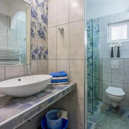 Apartment In With Sea View, Terrace, Air Conditioning, Wi-fi Crikvenica