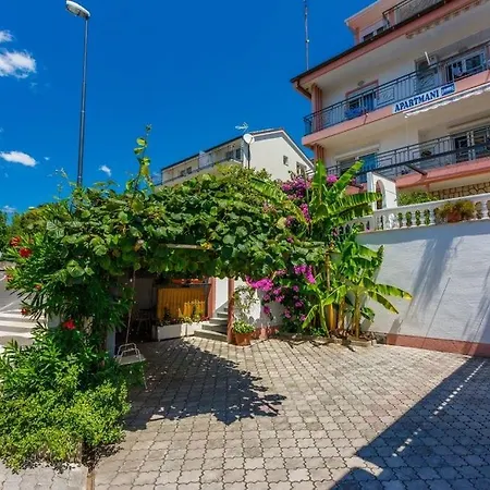 Apartment In With Sea View, Terrace, Air Conditioning, Wi-fi *