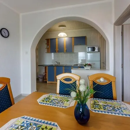 Apartment In With Sea View, Terrace, Air Conditioning, Wi-fi Crikvenica