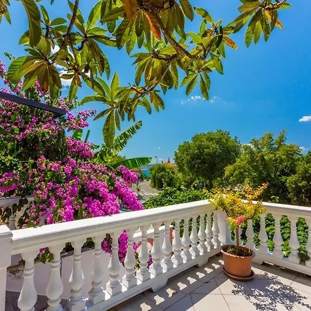 Apartment In With Sea View, Terrace, Air Conditioning, Wi-fi Crikvenica